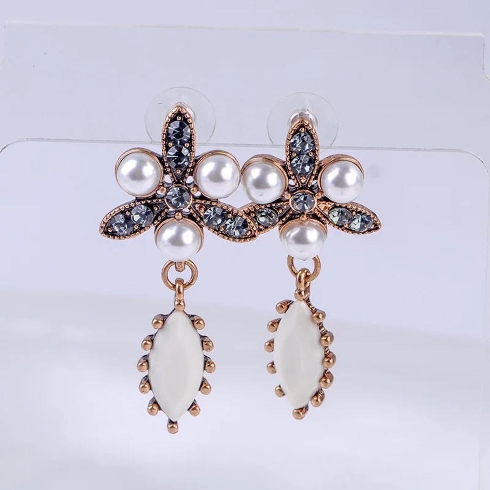 Pearl Beaded Rhinestones Stud Earrings